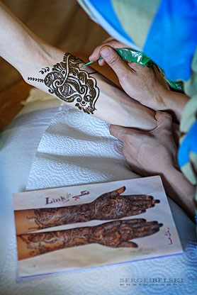 calgary wedding photographer sergei belski henna photo